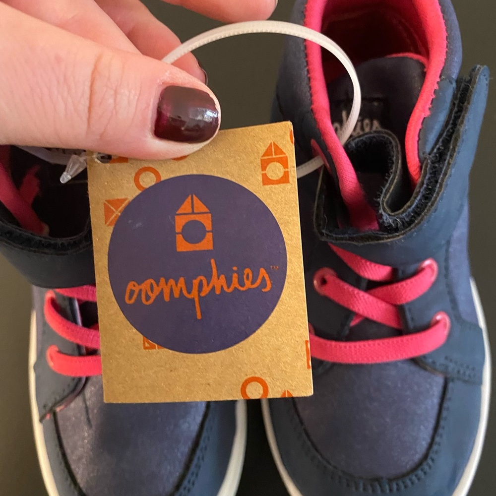 Oomphies Sneakers - Picture 3 of 6
